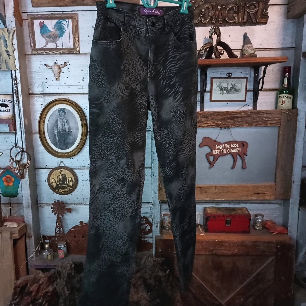 Gloria Vanderbilt animal print Amanda style cropped jeans euc - Picture 2 of 3